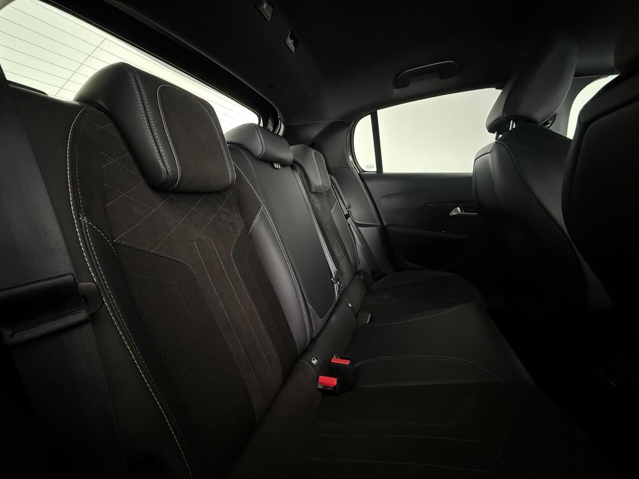 Peugeot 208 thumbnail Seats Rear