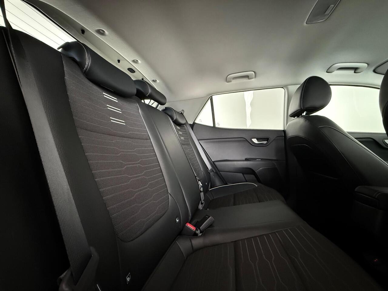 Kia Stonic thumbnail Seats Rear