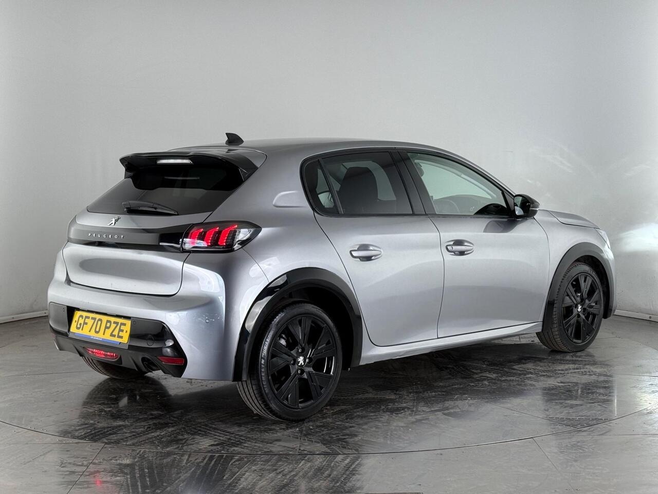 Peugeot 208 thumbnail Rear Right