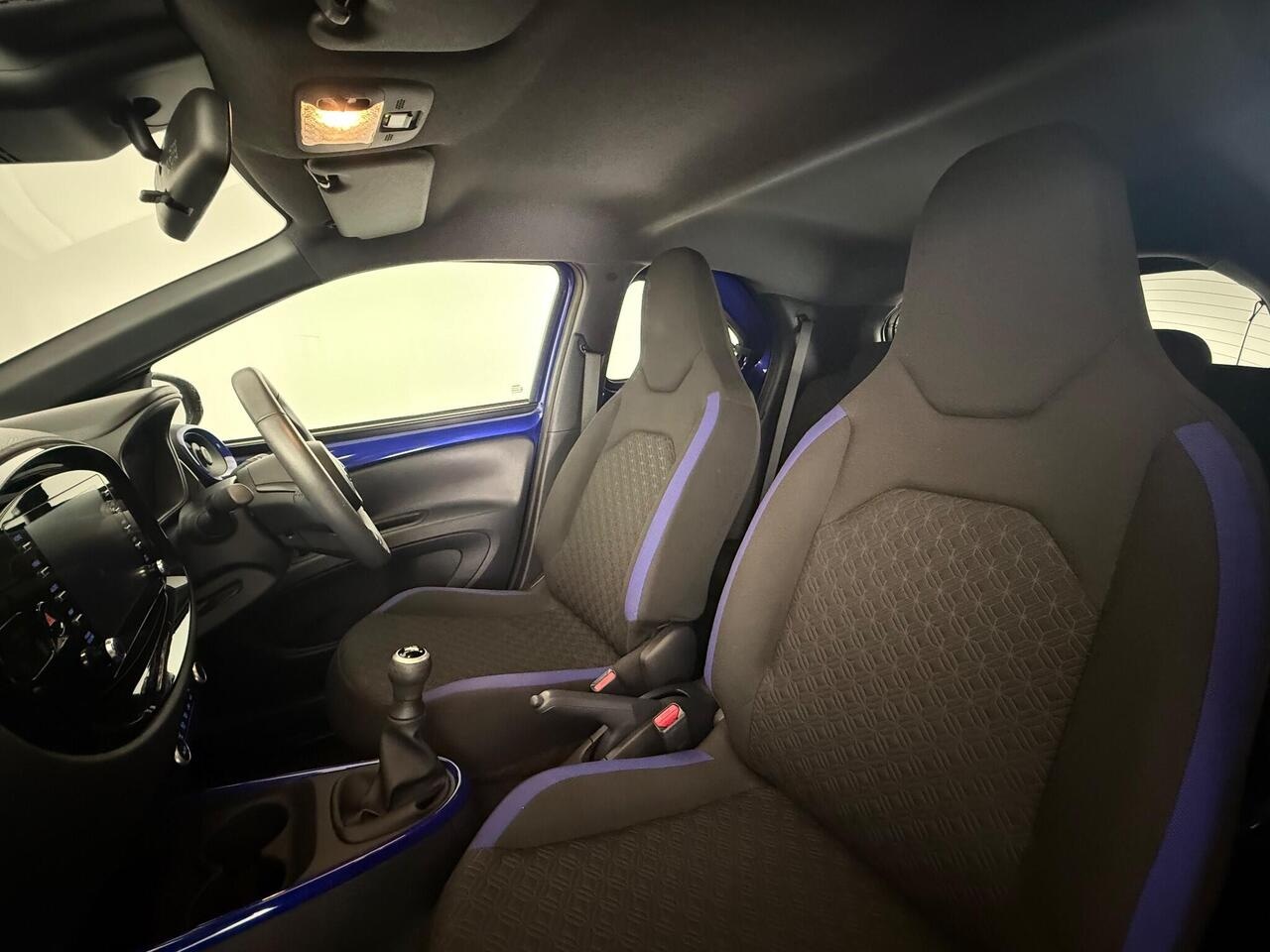 Toyota Aygo X thumbnail Seat Front Passenger