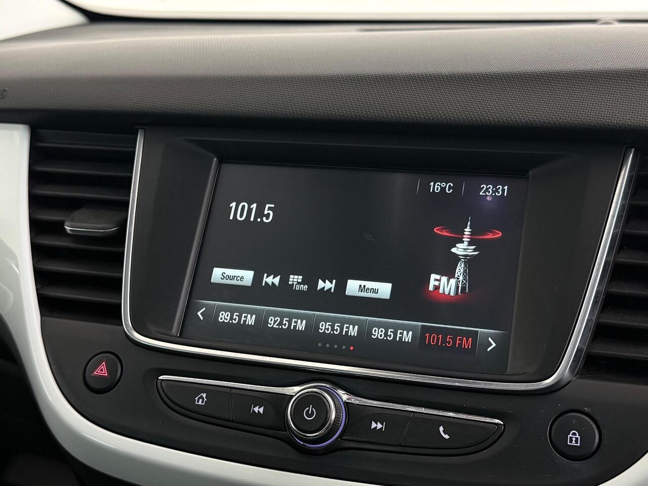 Vauxhall Crossland thumbnail Infotainment System