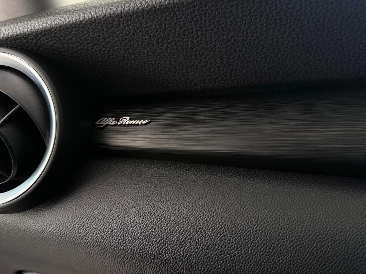 Alfa Romeo Stelvio thumbnail Misc Controls