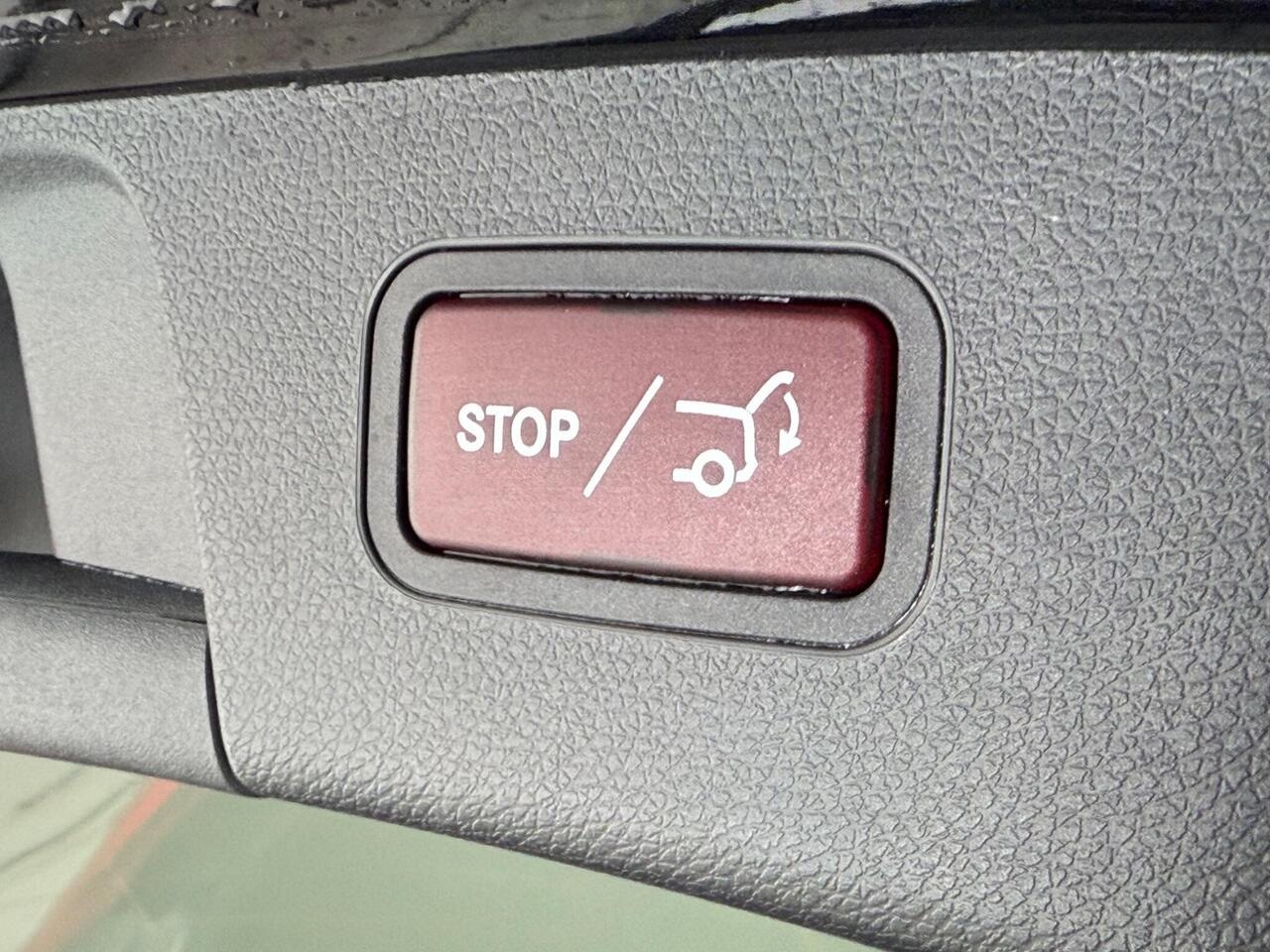 Mercedes-Benz GLA thumbnail Misc Controls