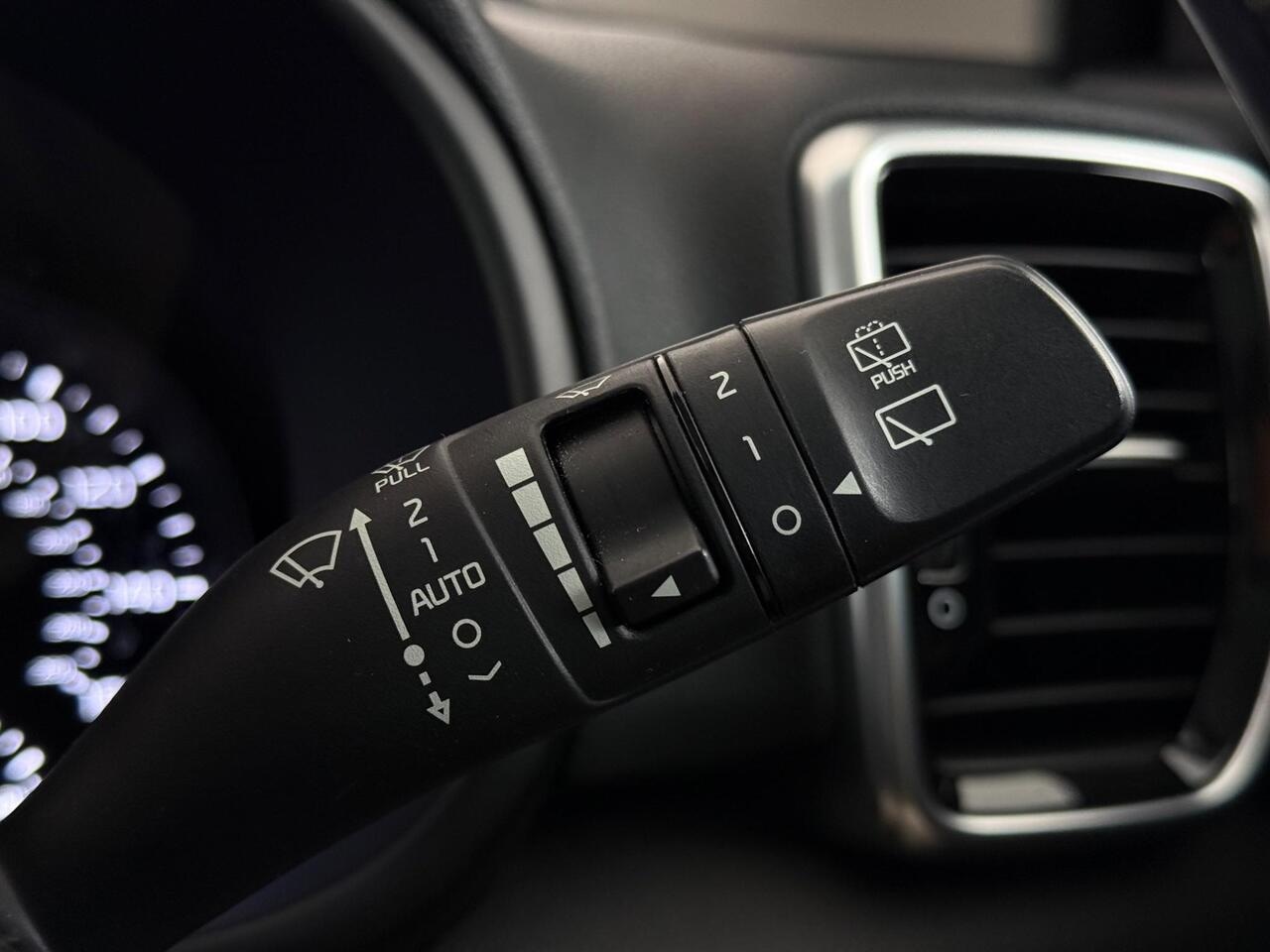 Kia Sportage thumbnail Misc Controls