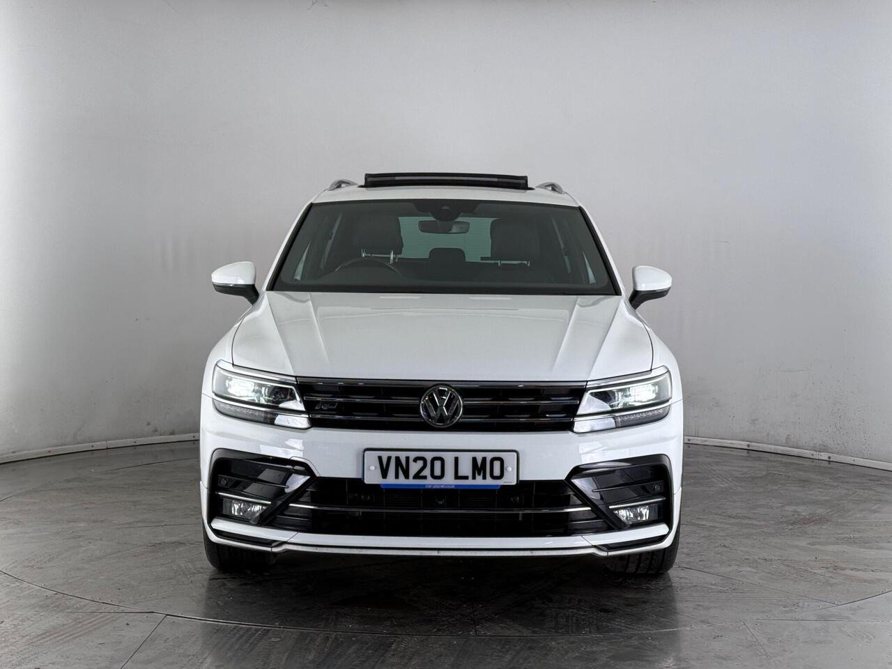 Volkswagen Tiguan thumbnail Front