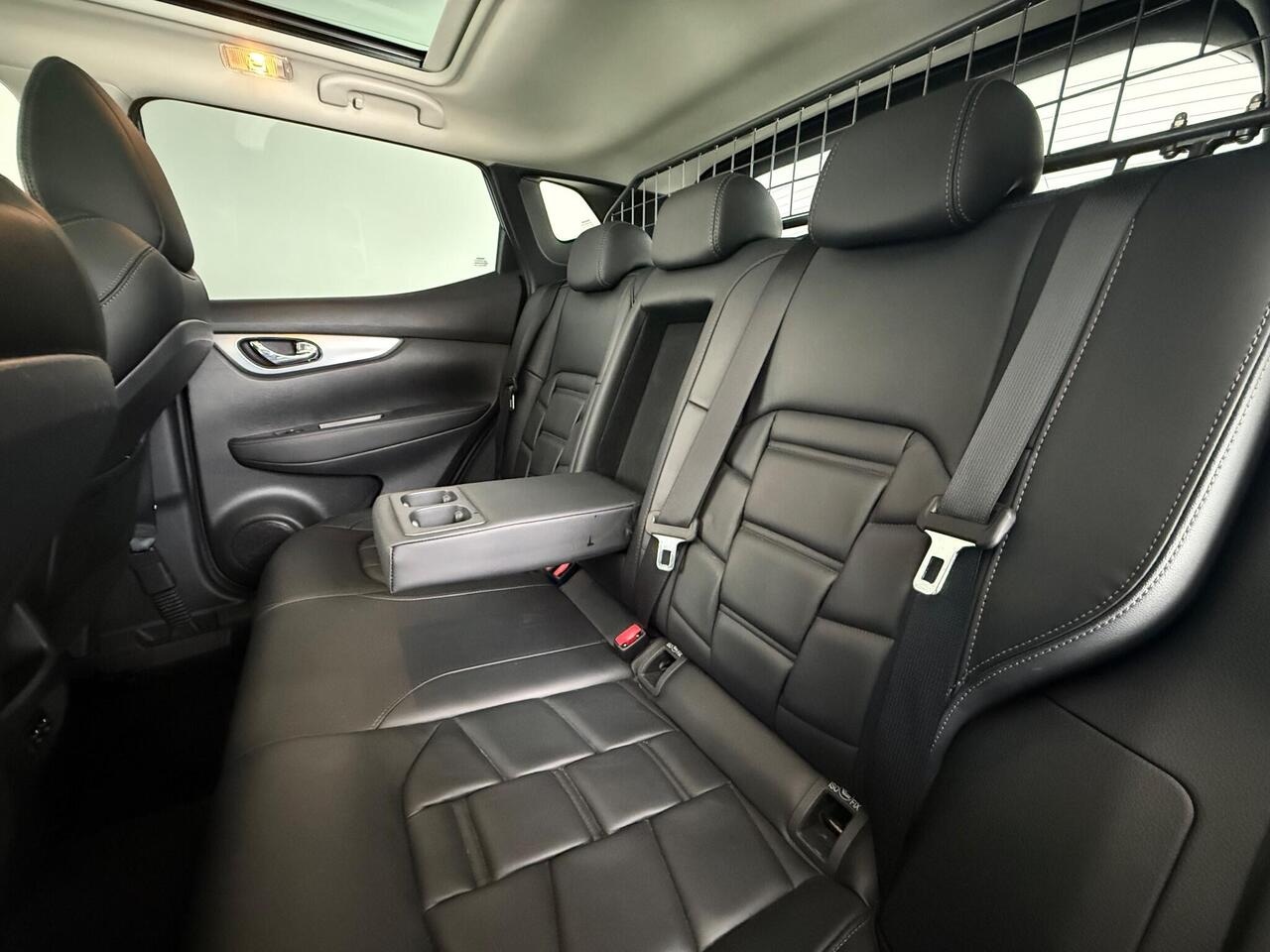 Nissan Qashqai thumbnail Seats Rear