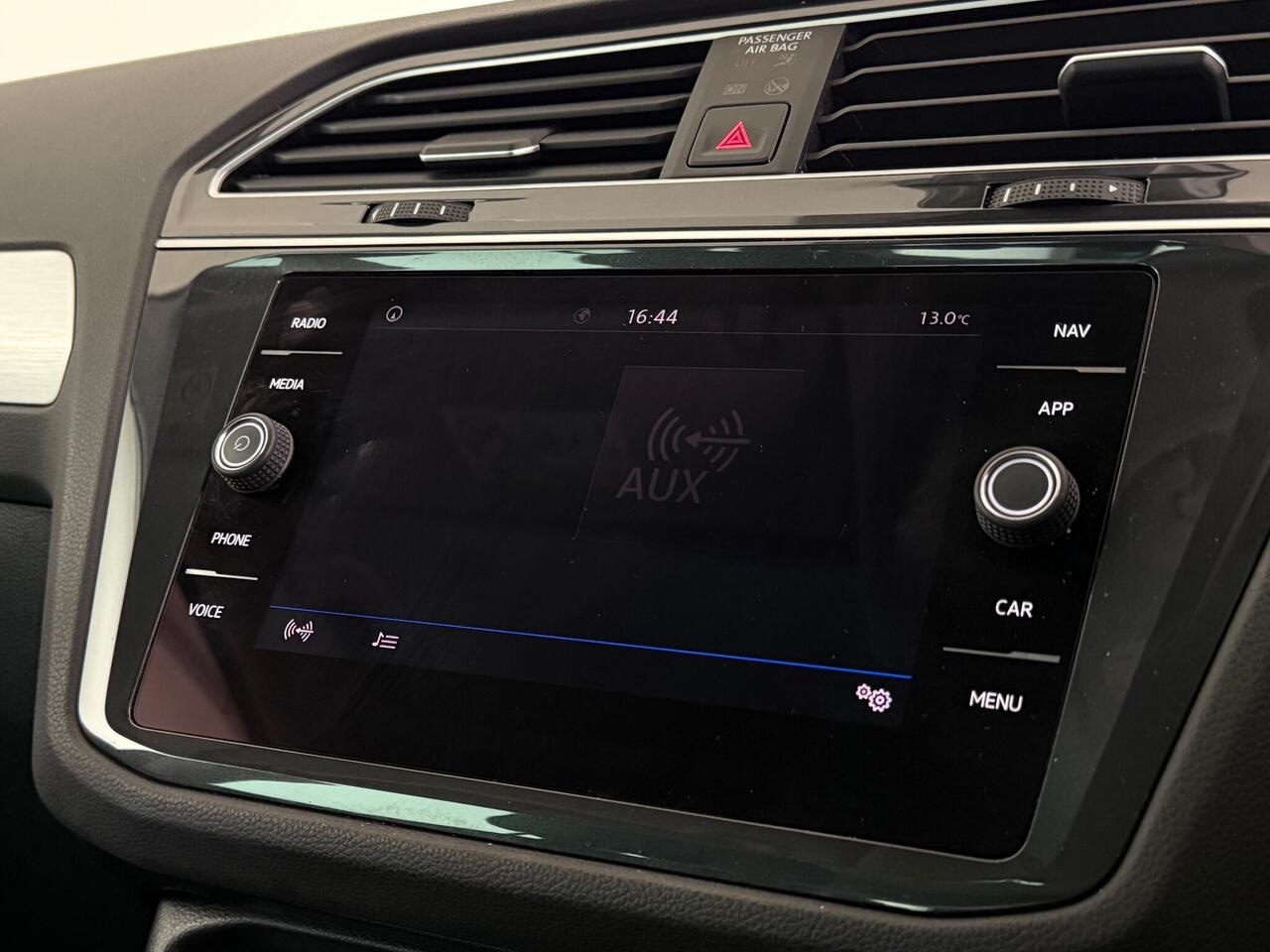 Volkswagen Tiguan thumbnail Infotainment System