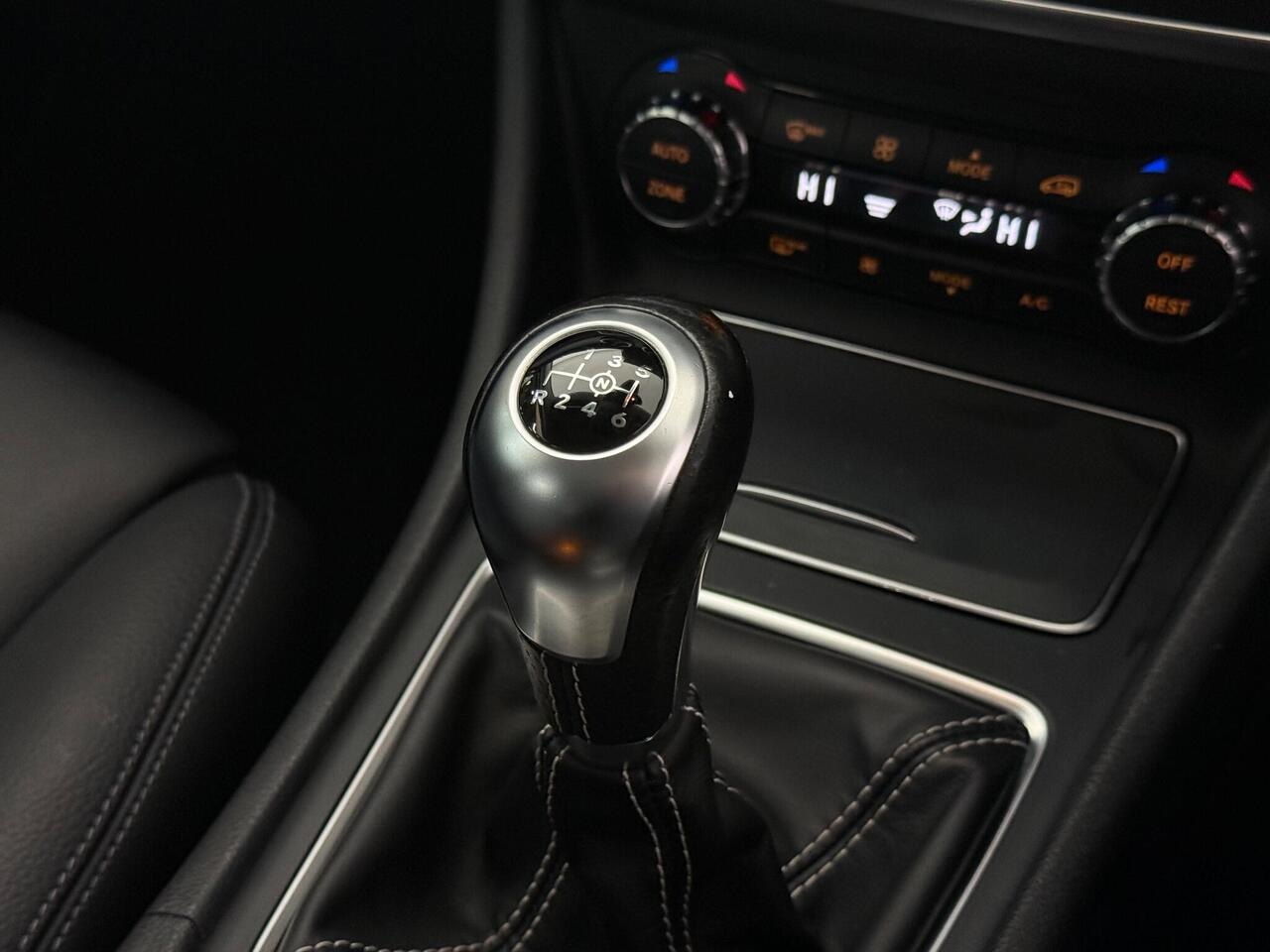 Mercedes-Benz GLA thumbnail Interior Front