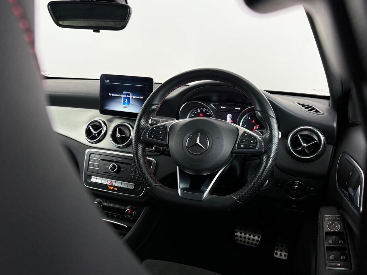Mercedes-Benz GLA thumbnail Steering Wheel