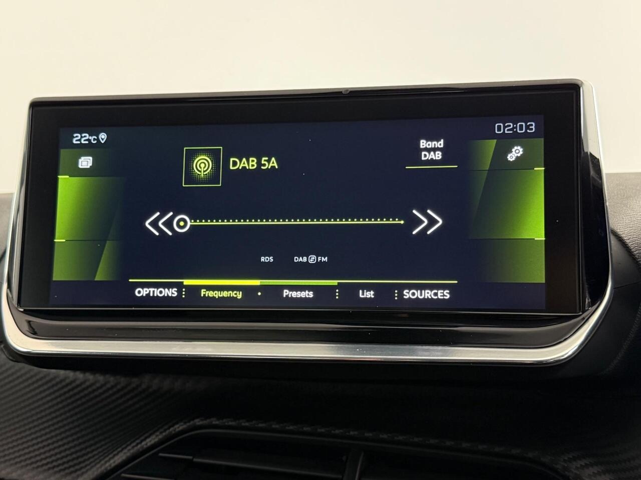 Peugeot 208 thumbnail Infotainment System
