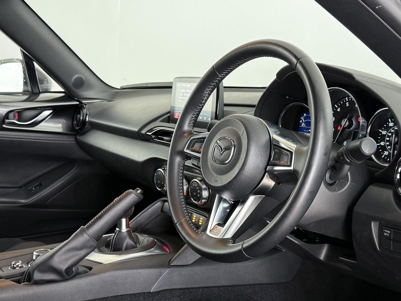 Mazda MX-5 thumbnail Interior Front