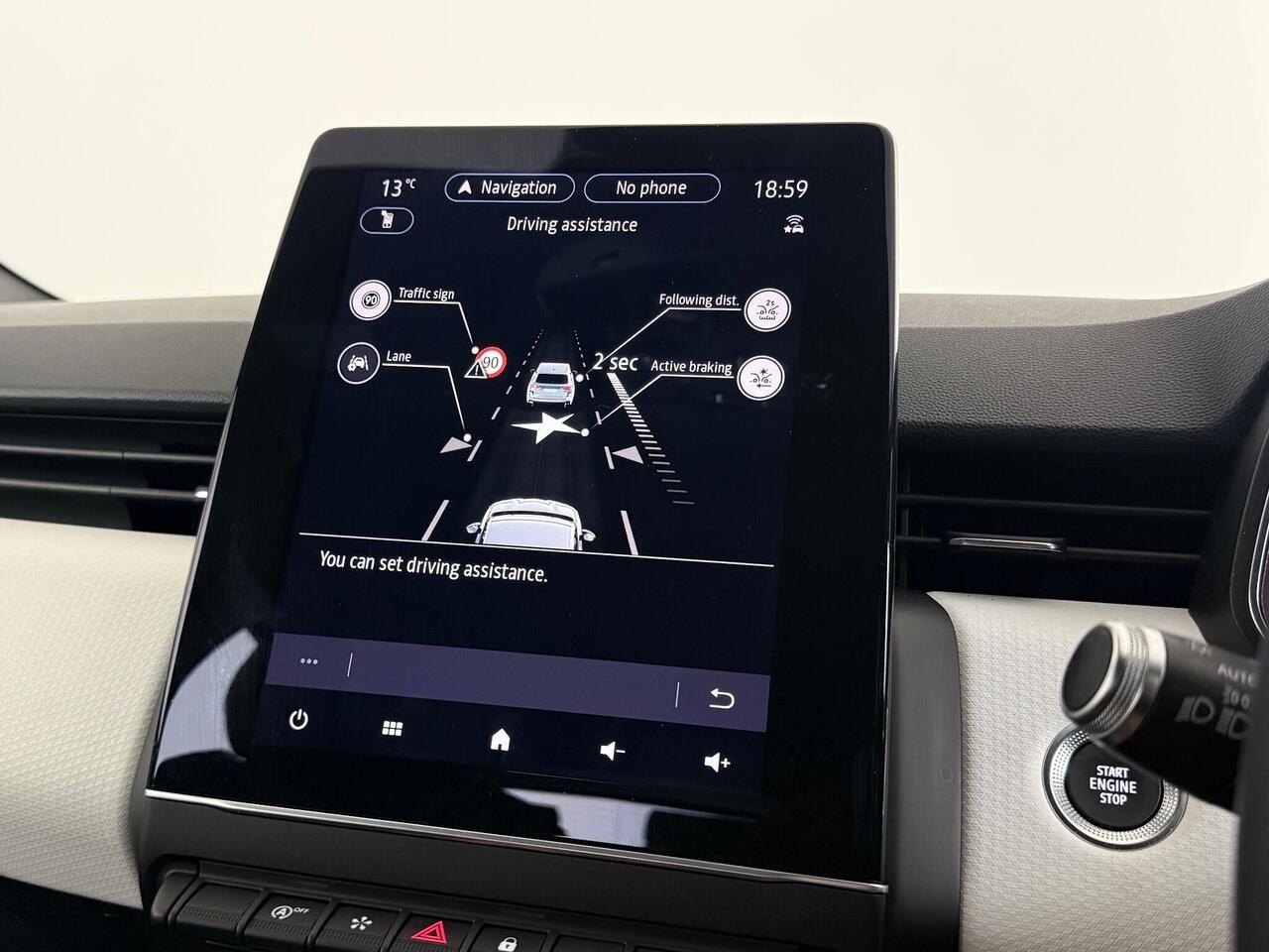 Renault Clio thumbnail Infotainment System