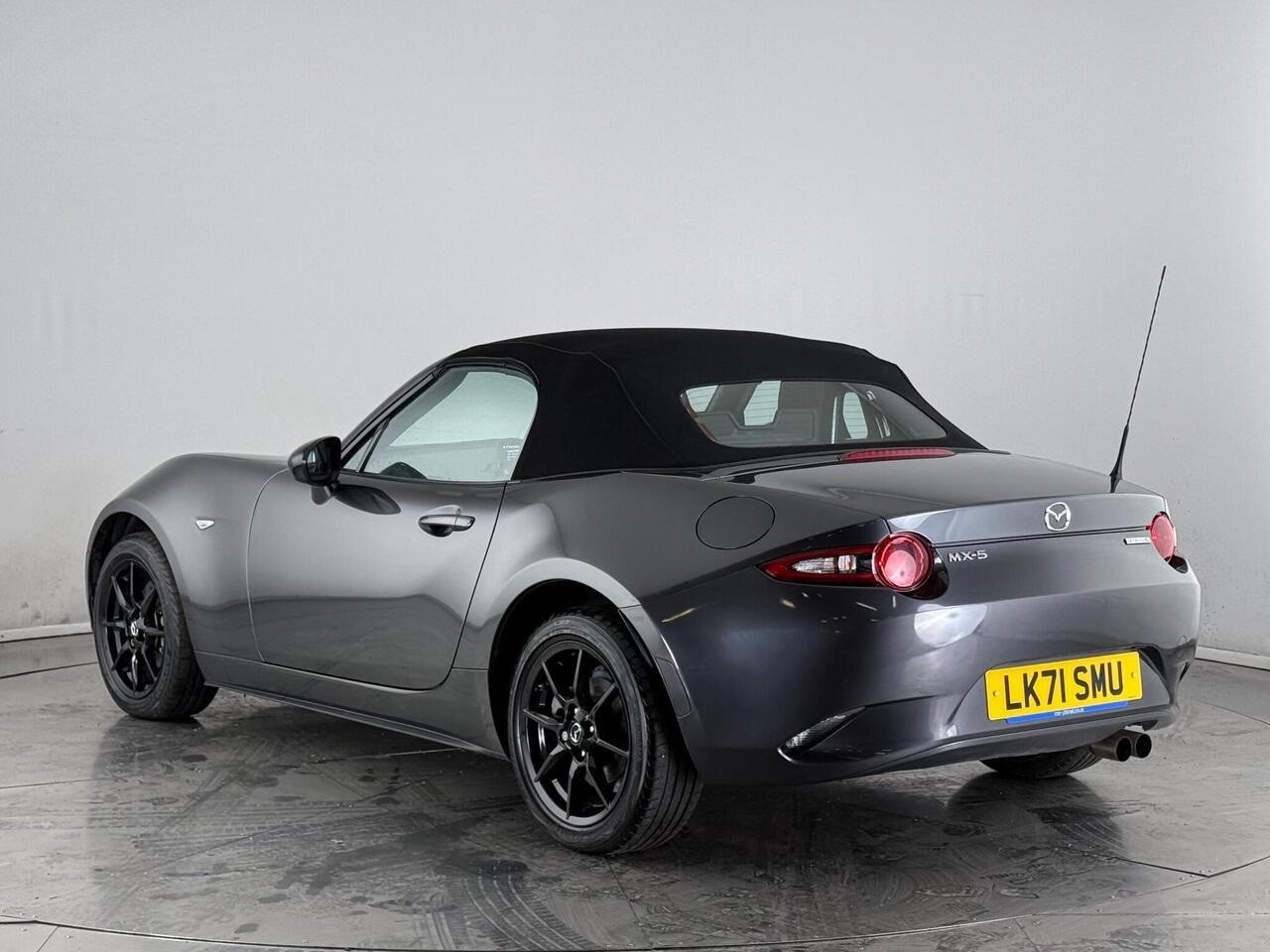 Mazda MX-5 thumbnail Rear Left