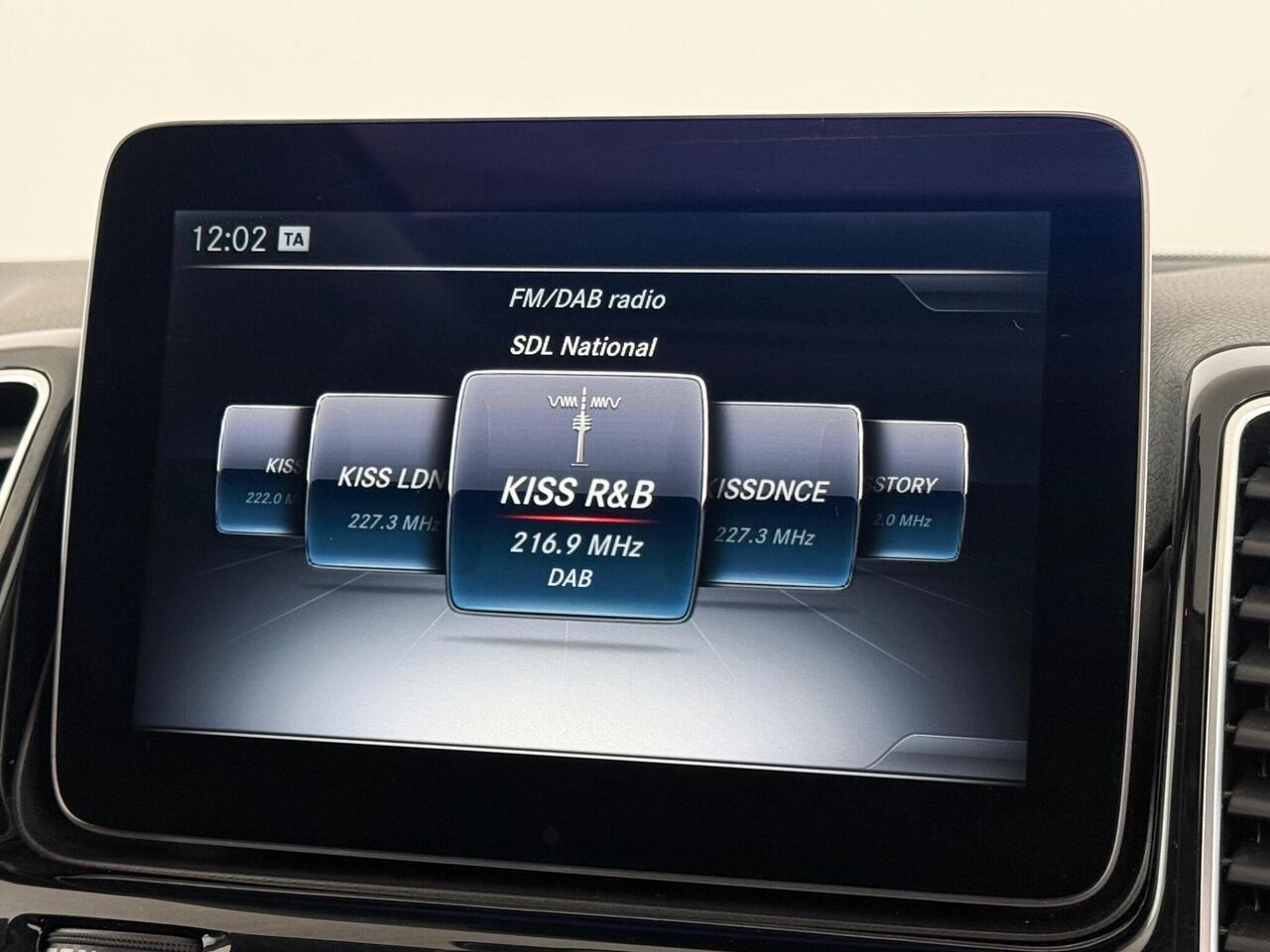 Mercedes-Benz GLE thumbnail Infotainment System