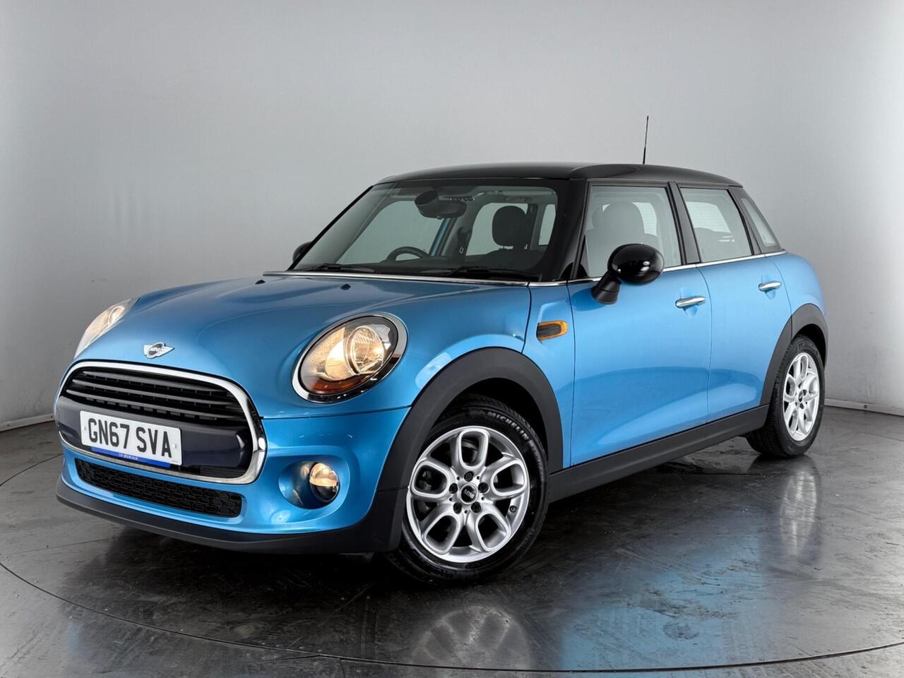 MINI Hatch thumbnail Front Left