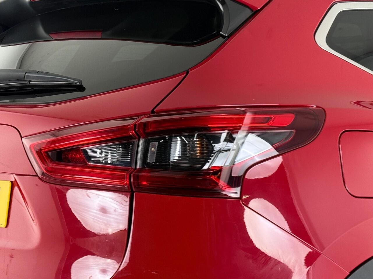 Nissan Qashqai thumbnail Lights Front