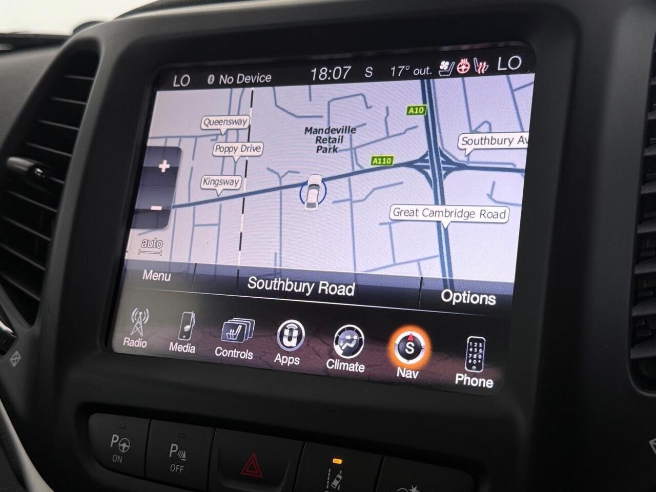 Jeep Cherokee thumbnail Infotainment System