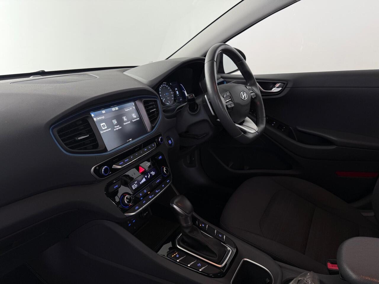 Hyundai IONIQ thumbnail Interior Front