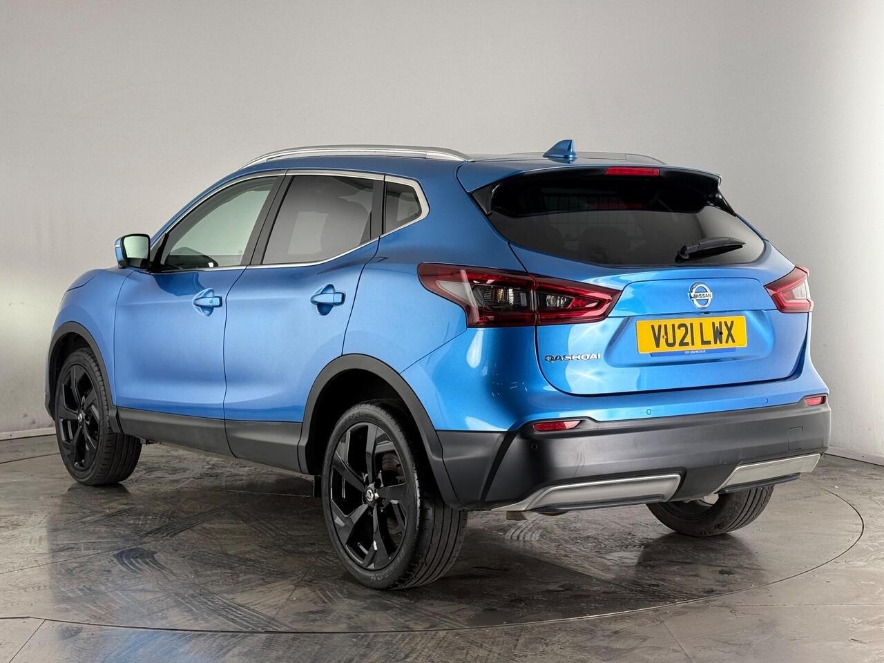 Nissan Qashqai thumbnail Rear Left