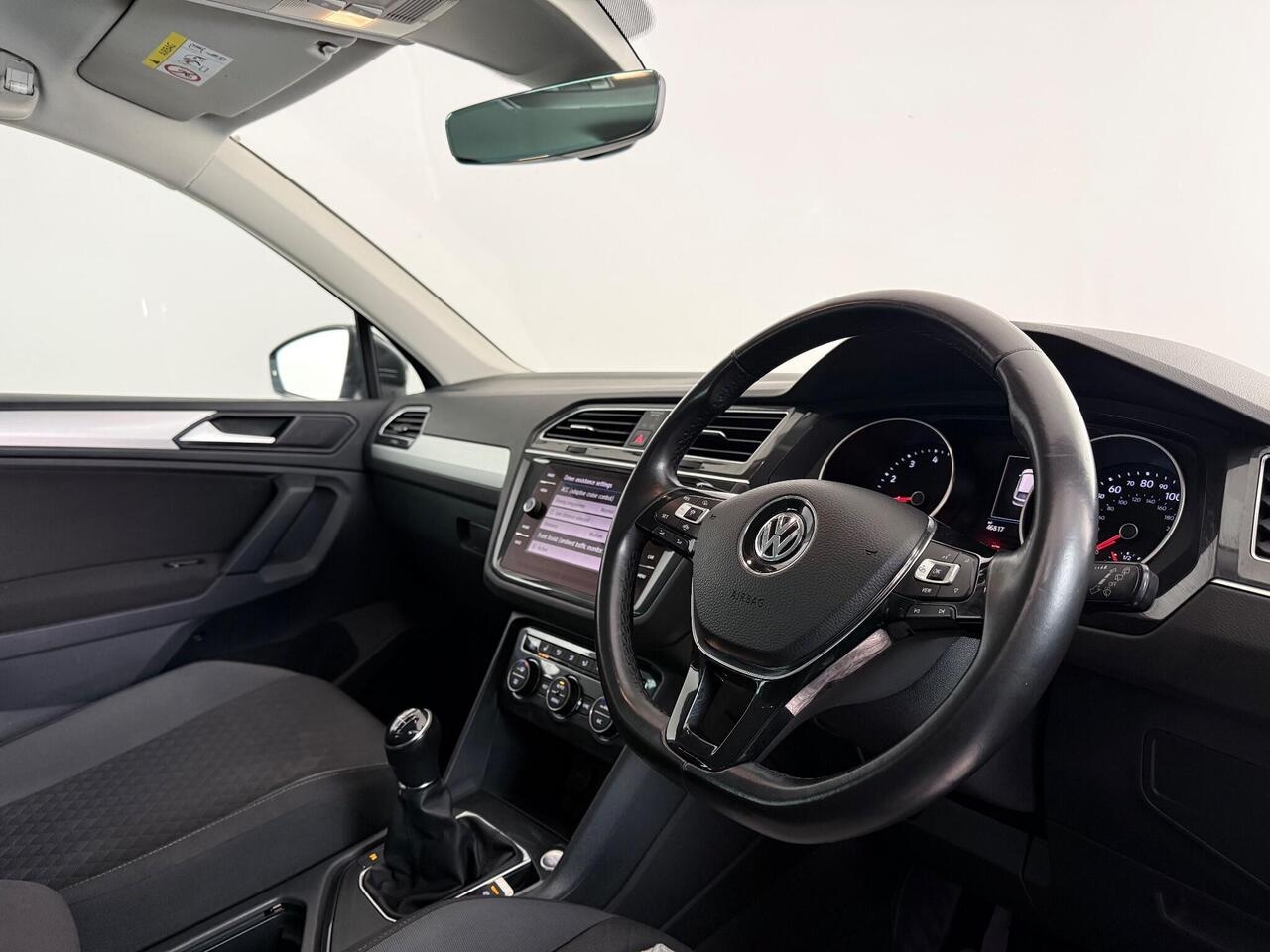 Volkswagen Tiguan thumbnail Interior Front