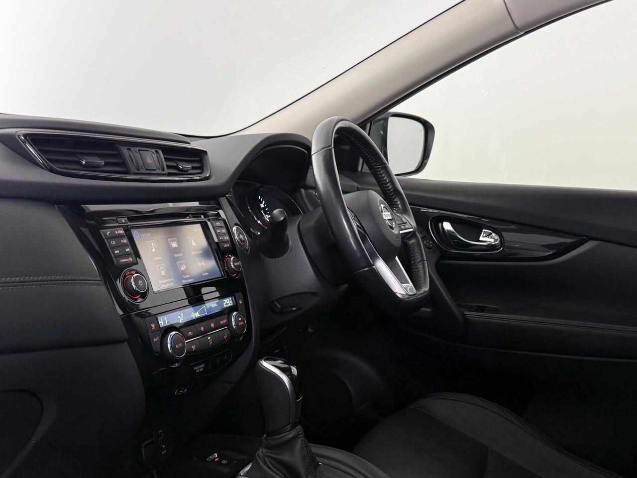 Nissan X-Trail thumbnail Interior Front