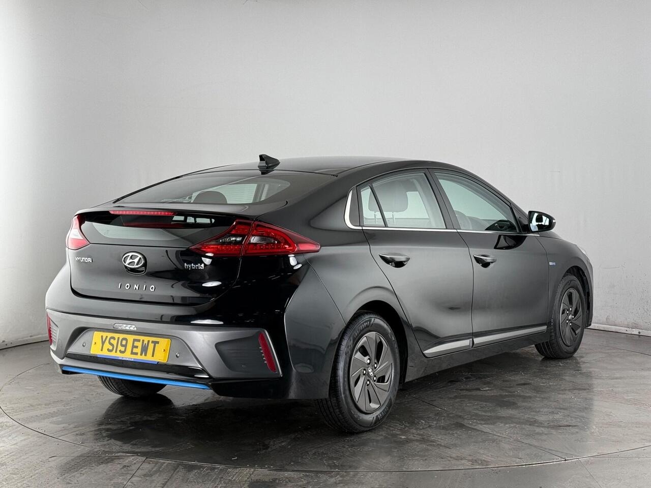 Hyundai IONIQ thumbnail Rear Right