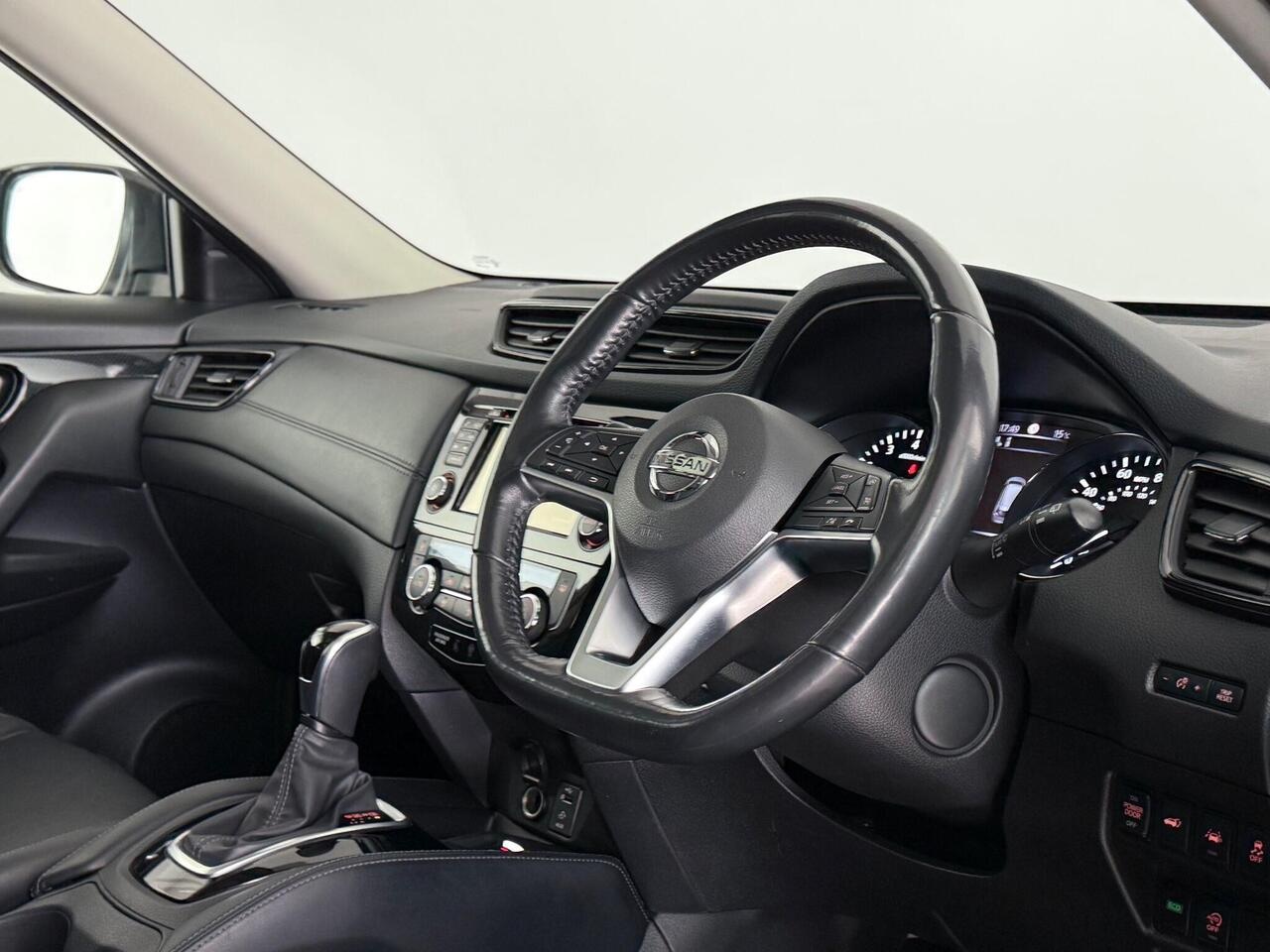 Nissan X-Trail thumbnail Interior Front