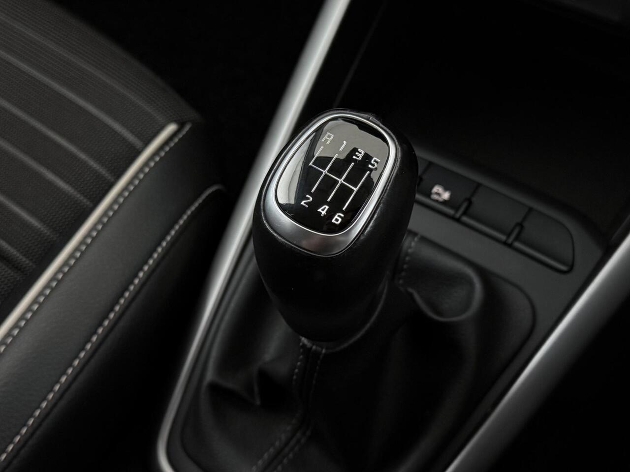 Kia Stonic thumbnail Interior Front