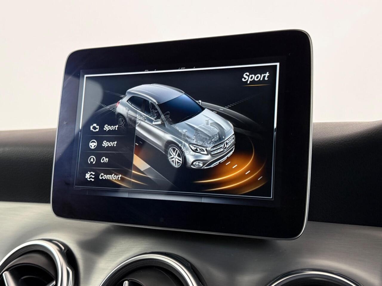 Mercedes-Benz GLA thumbnail Infotainment System