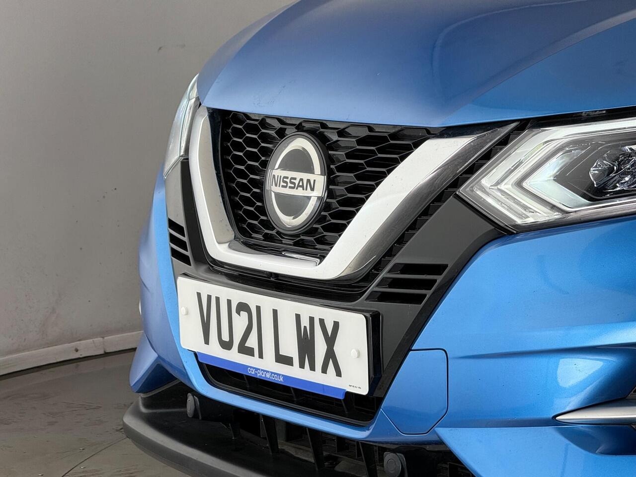 Nissan Qashqai thumbnail Lights Front