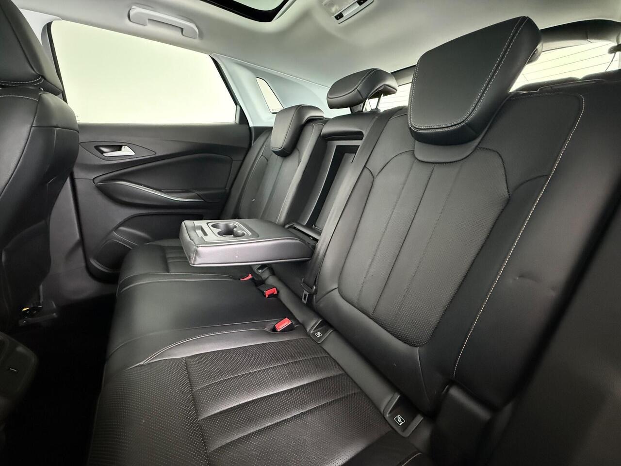 Vauxhall Grandland X thumbnail Seats Rear
