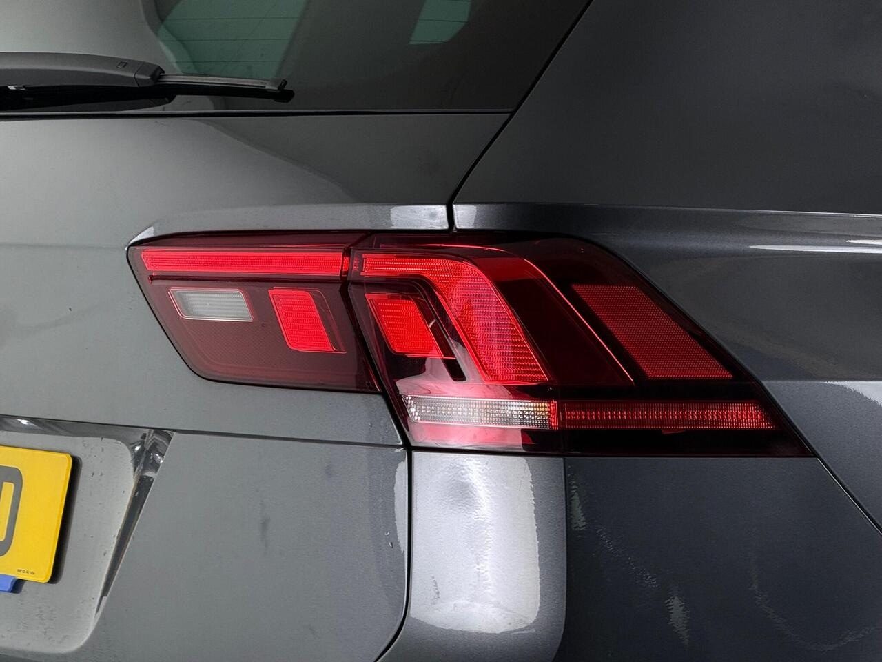 Volkswagen Tiguan thumbnail Lights Rear