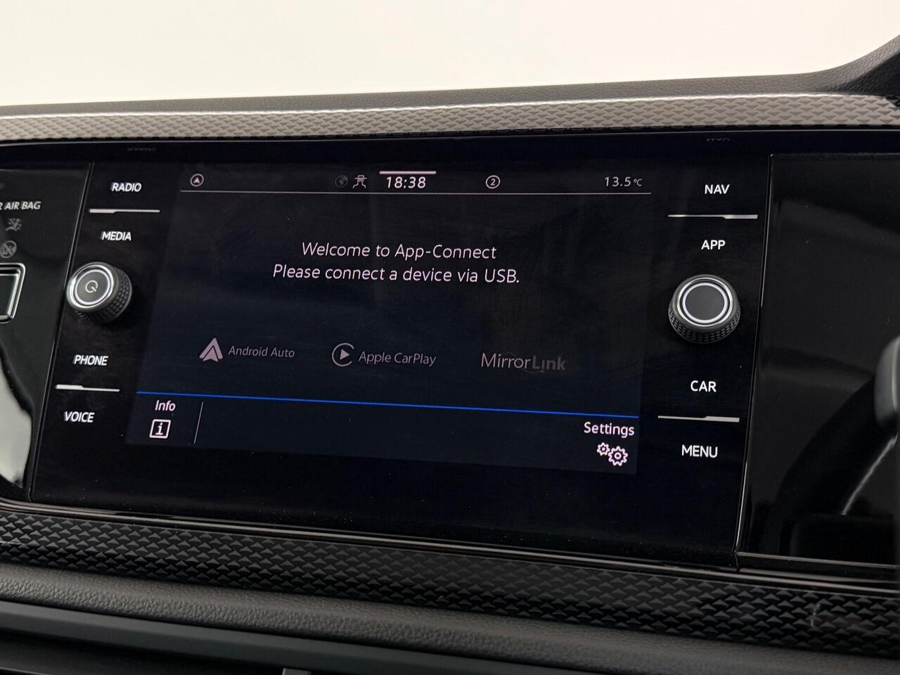 Volkswagen Polo thumbnail Infotainment System