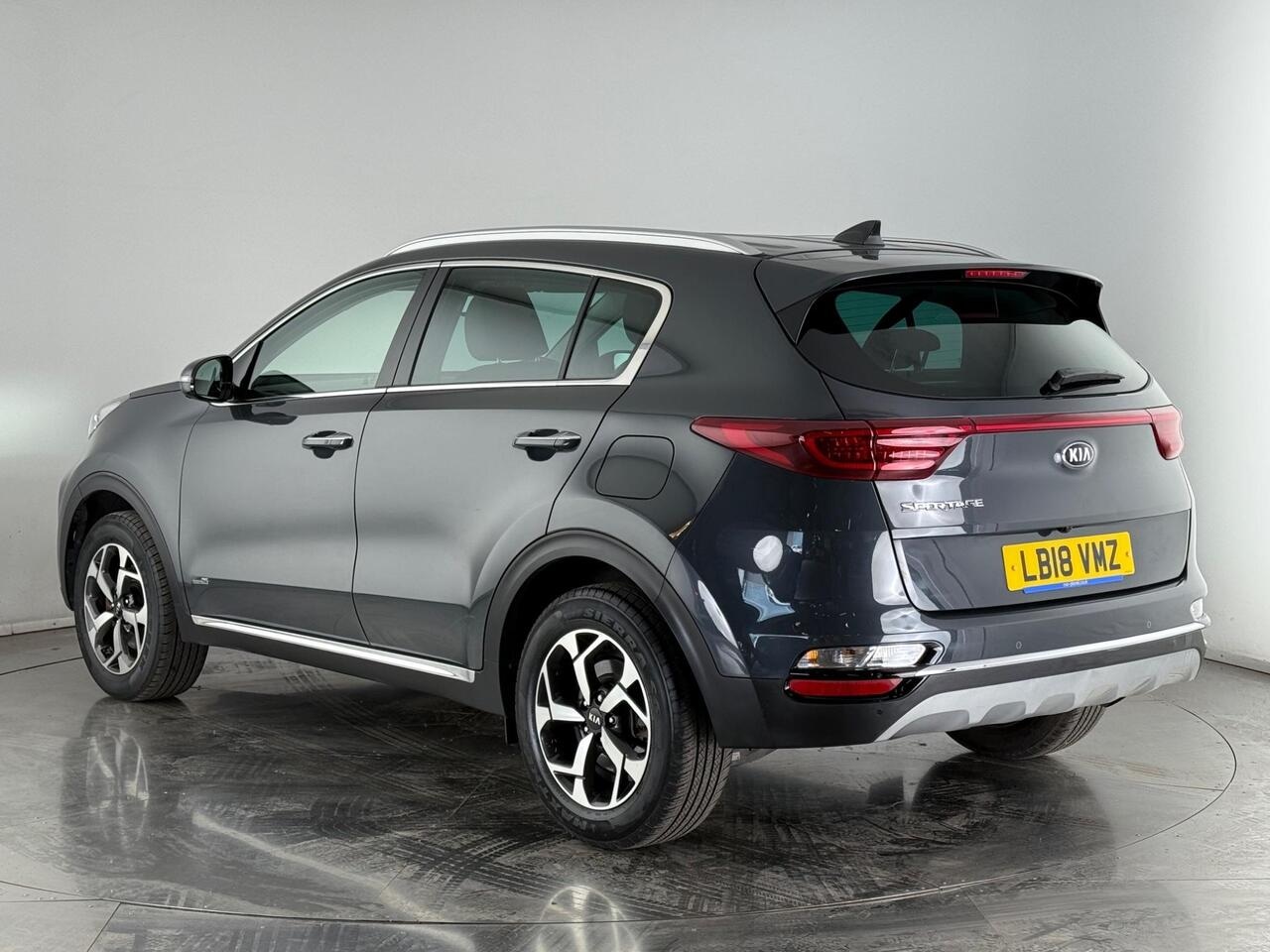 Kia Sportage thumbnail Rear Left