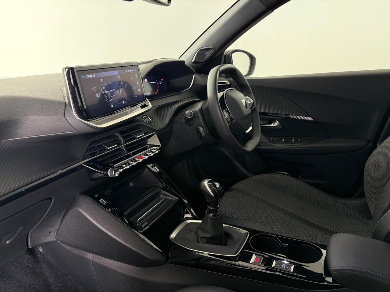 Peugeot 2008 thumbnail Interior Front