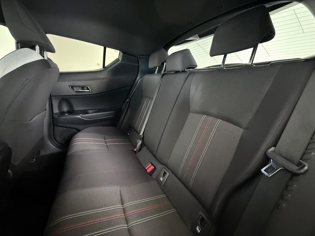 Toyota C-HR thumbnail Seats Rear