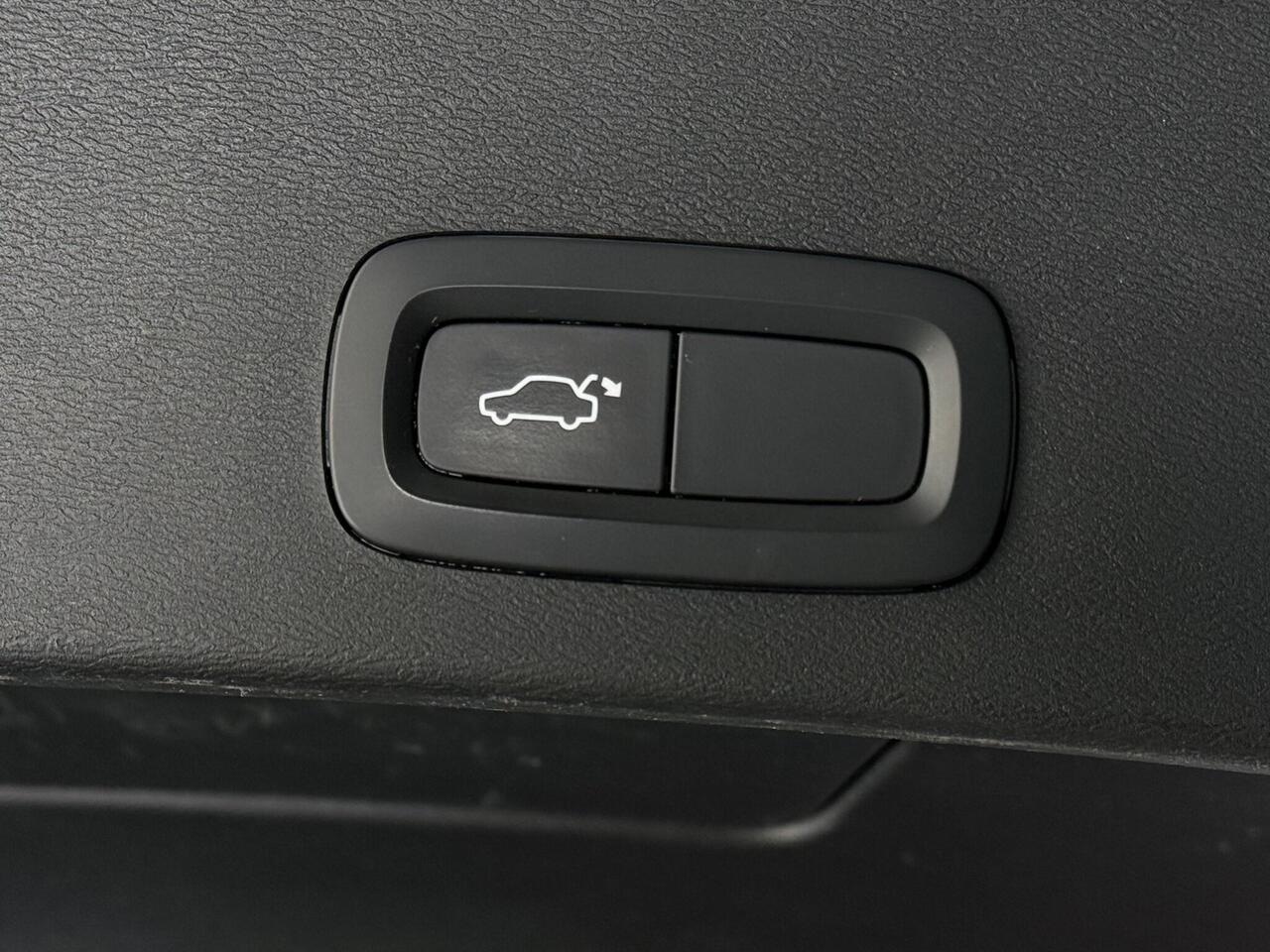 Volvo XC40 thumbnail Misc Controls