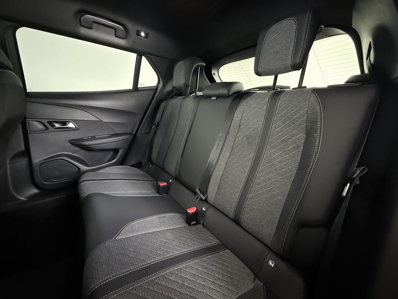 Peugeot 2008 thumbnail Seats Rear