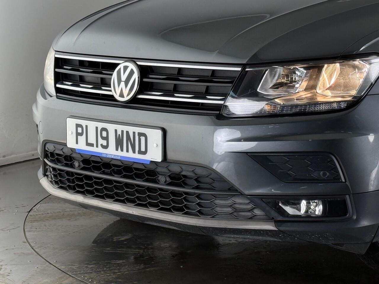 Volkswagen Tiguan thumbnail Lights Front