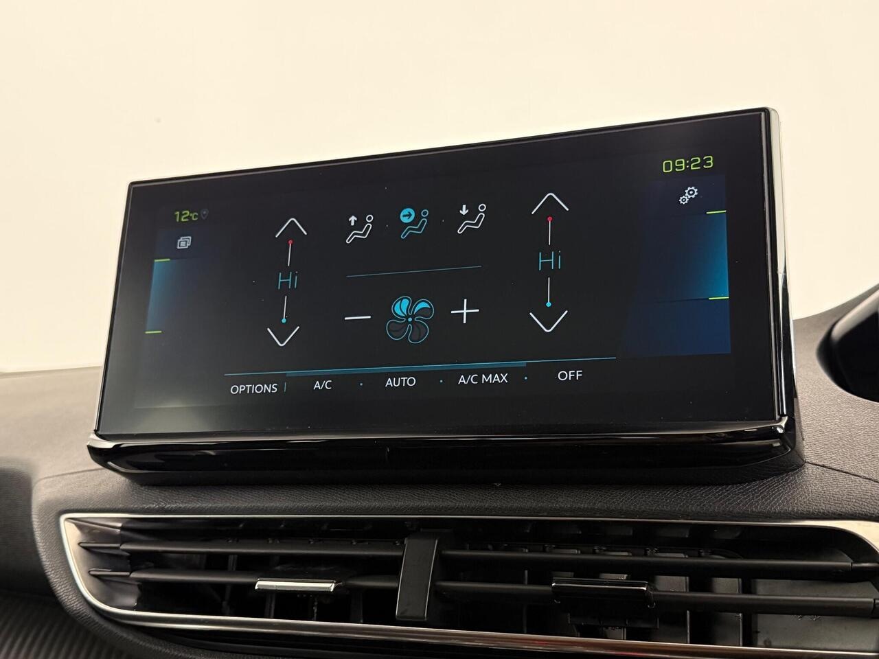 Peugeot 3008 thumbnail Infotainment System