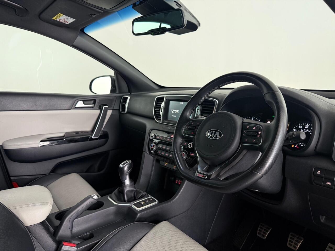 Kia Sportage thumbnail Interior Front