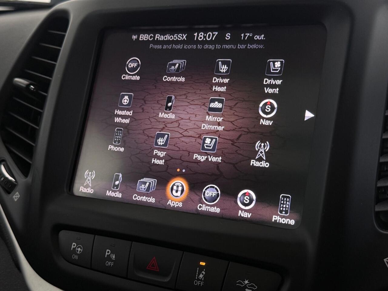 Jeep Cherokee thumbnail Infotainment System