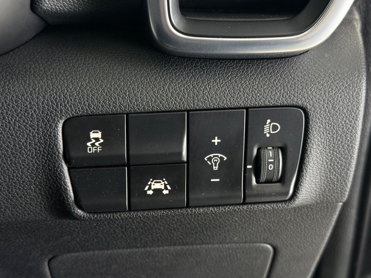 Kia Sportage thumbnail Misc Controls
