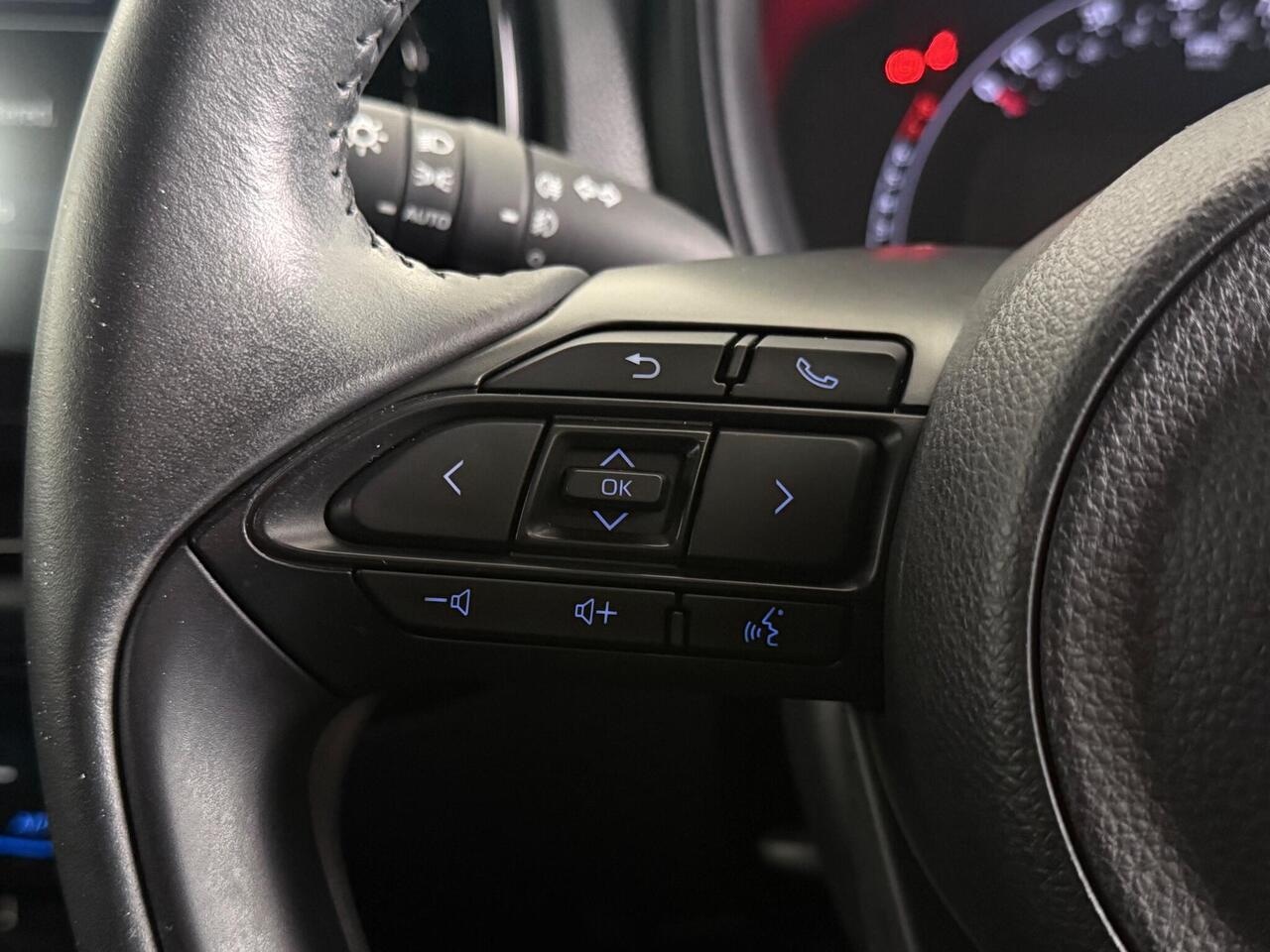 Toyota Aygo X thumbnail Misc Controls