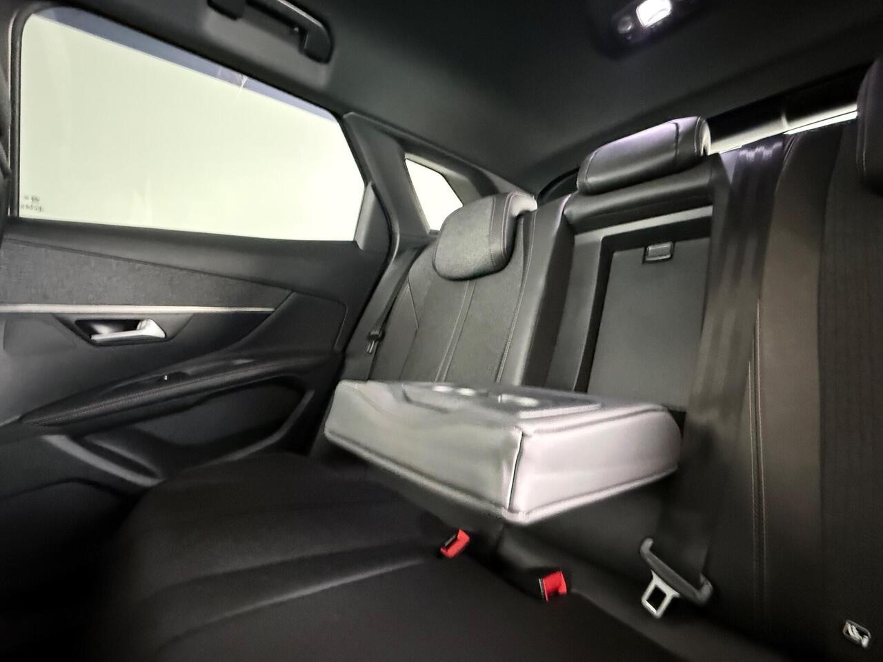 Peugeot 3008 thumbnail Seats Rear