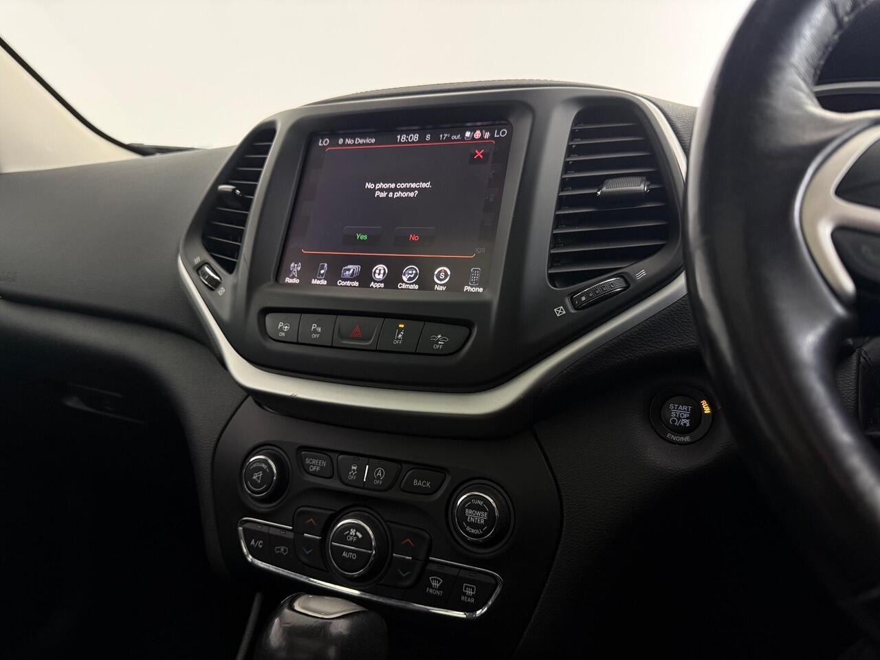 Jeep Cherokee thumbnail Infotainment System