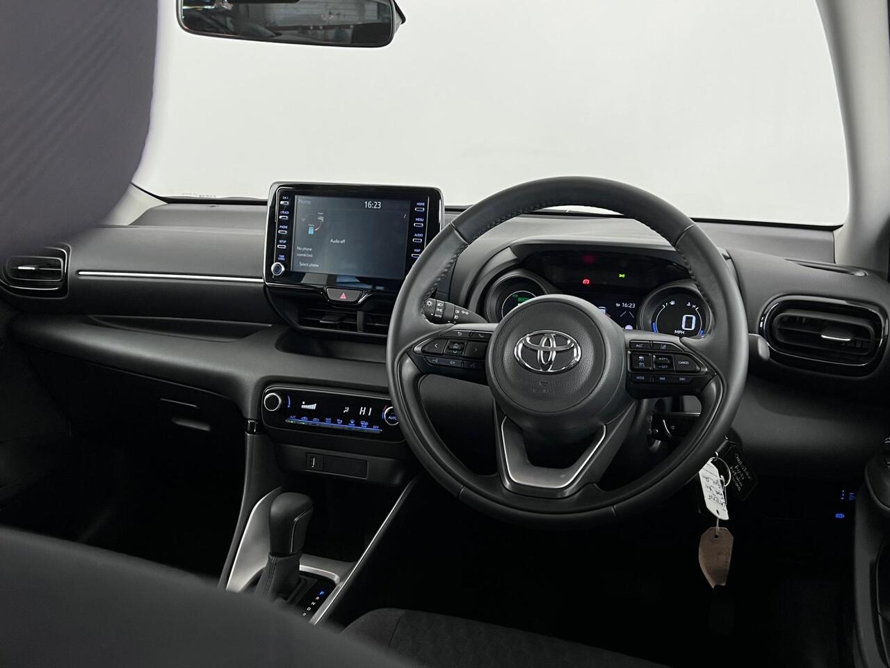 Toyota Yaris thumbnail Steering Wheel