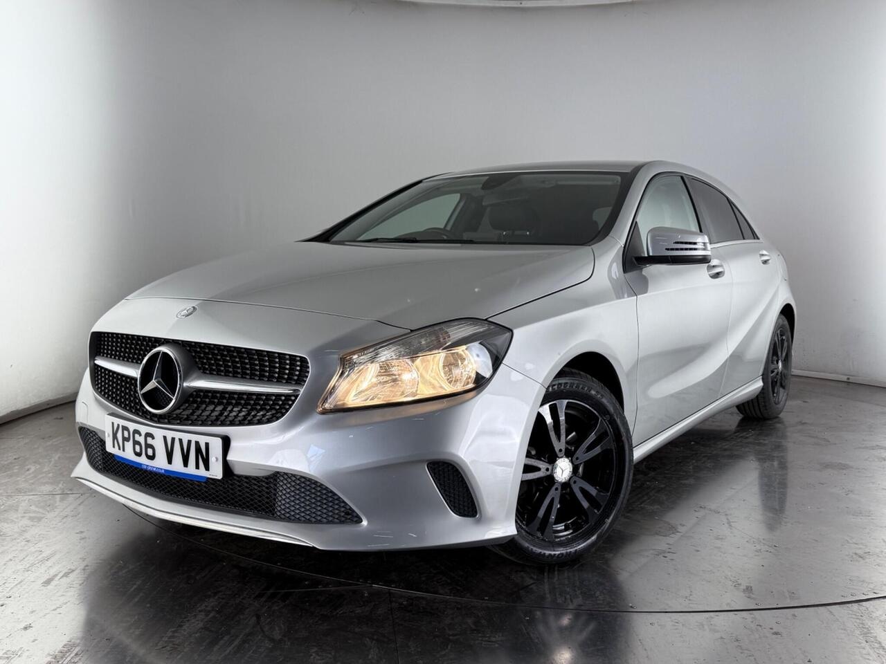 Mercedes-Benz A Class thumbnail Front Left