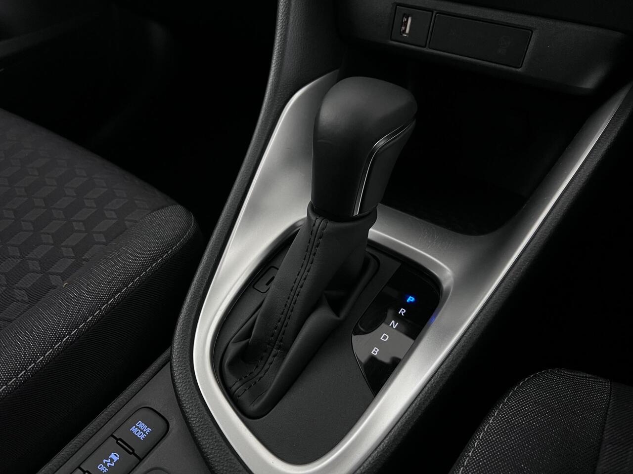 Toyota Yaris thumbnail Interior Front