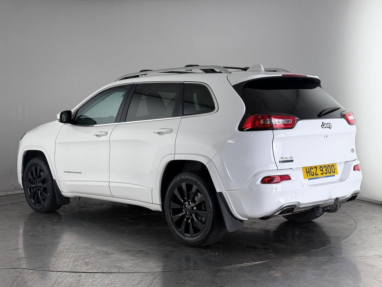 Jeep Cherokee thumbnail Rear Left